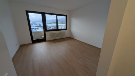 Ideal für Anleger und Firmen!! Es gibt ein Gewerbeobjekt mit 5 Garconnieren und einer 2 Zimmerwohnung in Innsbruck zu erwerben.
