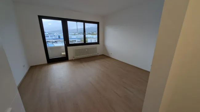 Ideal für Anleger und Firmen!! Es gibt ein Gewerbeobjekt mit 5 Garconnieren und einer 2 Zimmerwohnung in Innsbruck zu erwerben. - Bild