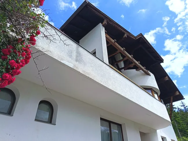 Haus in 0mes 180m² mit Garten, Garage und atemberaubendem Bergblick! - Bild