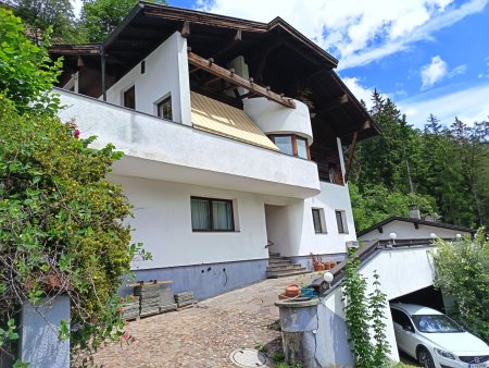 Haus in 0mes 180m² mit Garten, Garage und atemberaubendem Bergblick!