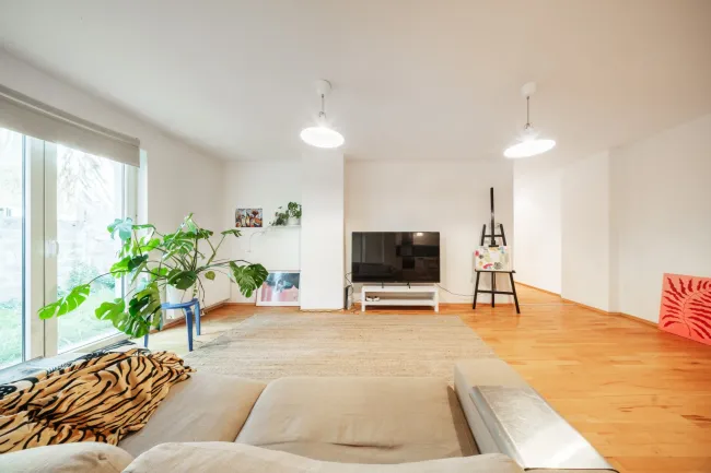 3-Zimmer-Erdgeschosswohnung mit direktem Gartenzugang – 250 m zum Bahnhof Meidling - Titelbild