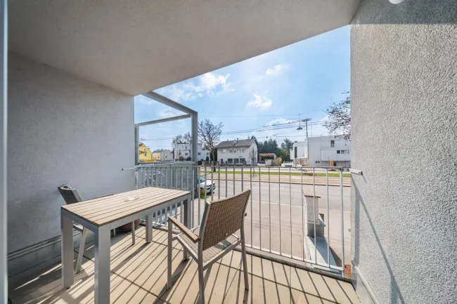 Wohnen mit Pool – 2-Zimmer-Apartment mit Loggia, 5 Minuten zur Alten Donau - Bild