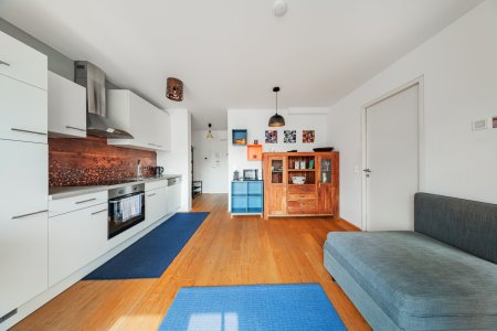 Wohnen mit Pool – 2-Zimmer-Apartment mit Balkon, 5 Minuten zur Alten Donau