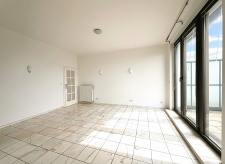 NÄHE STAATSOPER- ruhig gelegene 3 Zimmer Wohnung mit 40m² Terrasse im Dachgeschoss (9. Etage)!