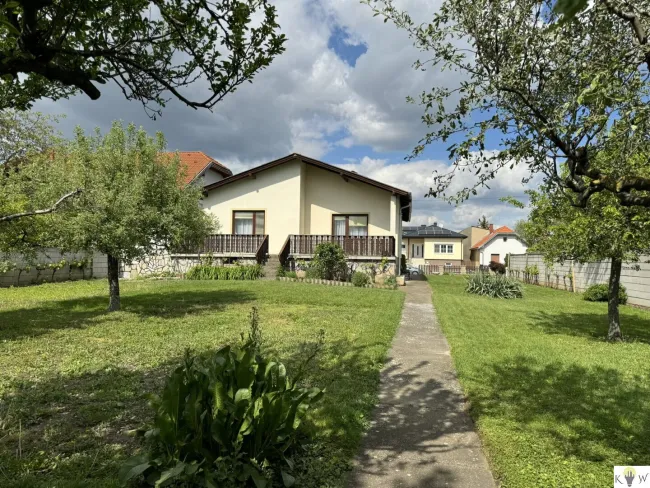 REDUZIERT! Ideales Wohnhaus mit großem sonnigen Grund für Sie und Ihre Familie! - Bild