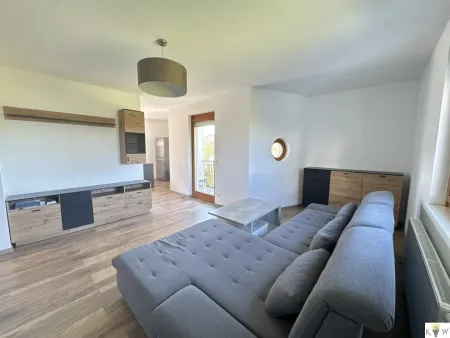 Traumhafte 2 Zimmerwohnung mit Blick ins Grüne inkl. Garagenplatz