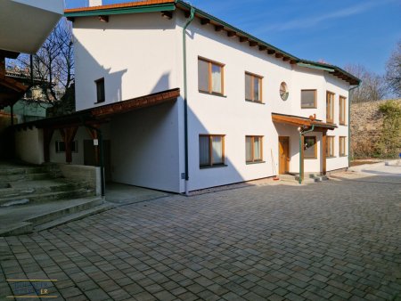 Ein- Zweifamilienhaus mit Pool - Stadtzentrum!