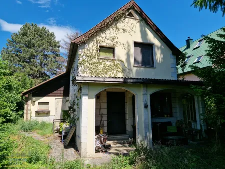 Einfamilienhaus mit Garage und zusätzlichem Nebengebäude auf 568 m² Baugrund in attraktiver Lage nahe Sportplatz Aspern