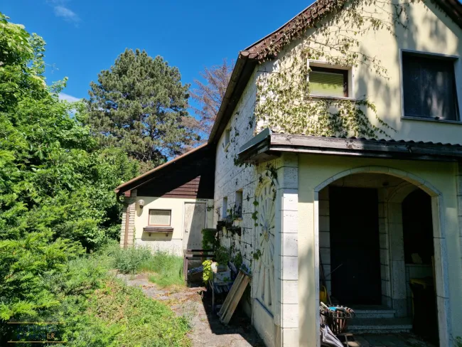 Einfamilienhaus mit Garage und zusätzlichem Nebengebäude auf 568 m² Baugrund in attraktiver Lage nahe Sportplatz Aspern - Bild