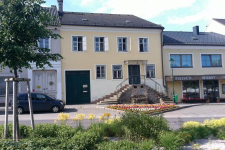 Stadthaus mit ehemaligem Hotel- und Gastgewerbebetrieb in zentraler Lage von Litschau