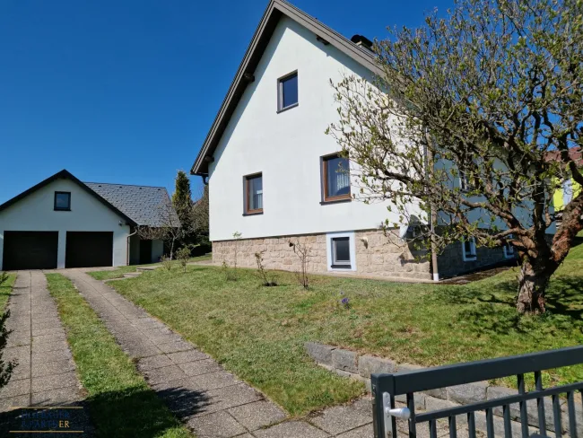 Gepflegtes Einfamilienhaus mit großem Grundstück in zentraler Ruhelage - Heidenreichstein - Titelbild