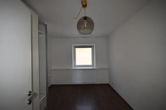 Schlafzimmer - Moderne und geräumige 2 Zimmer Wohnung mit großem Balkon Miete Grödig Salzburg