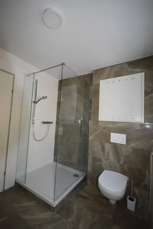 Badezimmer - Moderne und geräumige 2 Zimmer Wohnung mit großem Balkon Miete Grödig Salzburg