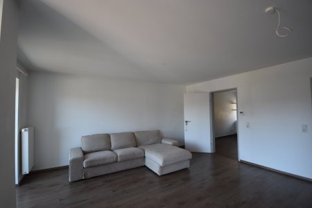 Wohnzimmer - Moderne und geräumige 2 Zimmer Wohnung mit großem Balkon Miete Grödig Salzburg