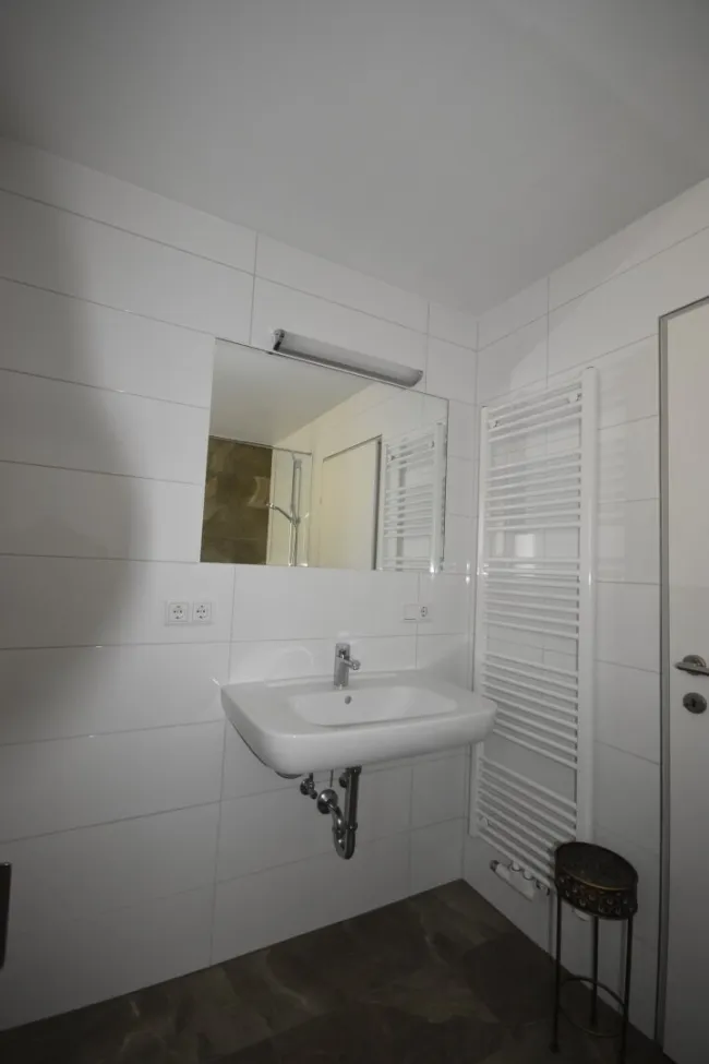 Badezimmer - Moderne und geräumige 2 Zimmer Wohnung mit großem Balkon Miete Grödig Salzburg