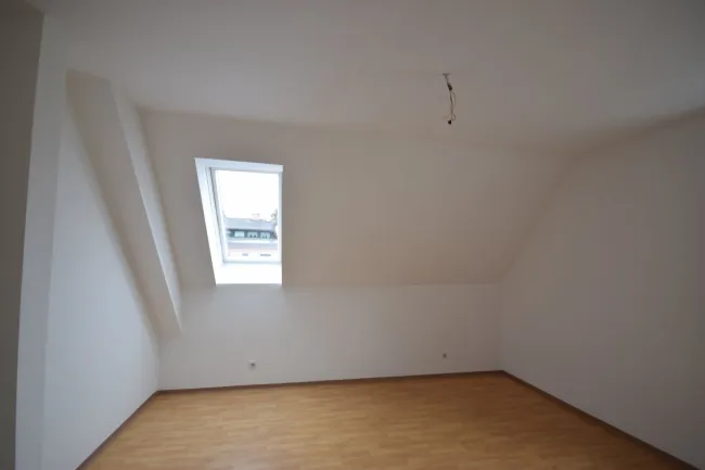 Schlafbereich - 2 Zimmer Dachgeschoss Wohnung Miete Parsch Salzburg