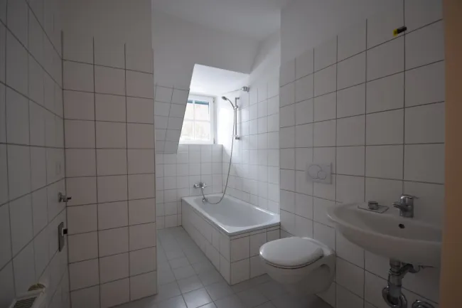 Badezimmer - 2 Zimmer Dachgeschoss Wohnung Miete Parsch Salzburg
