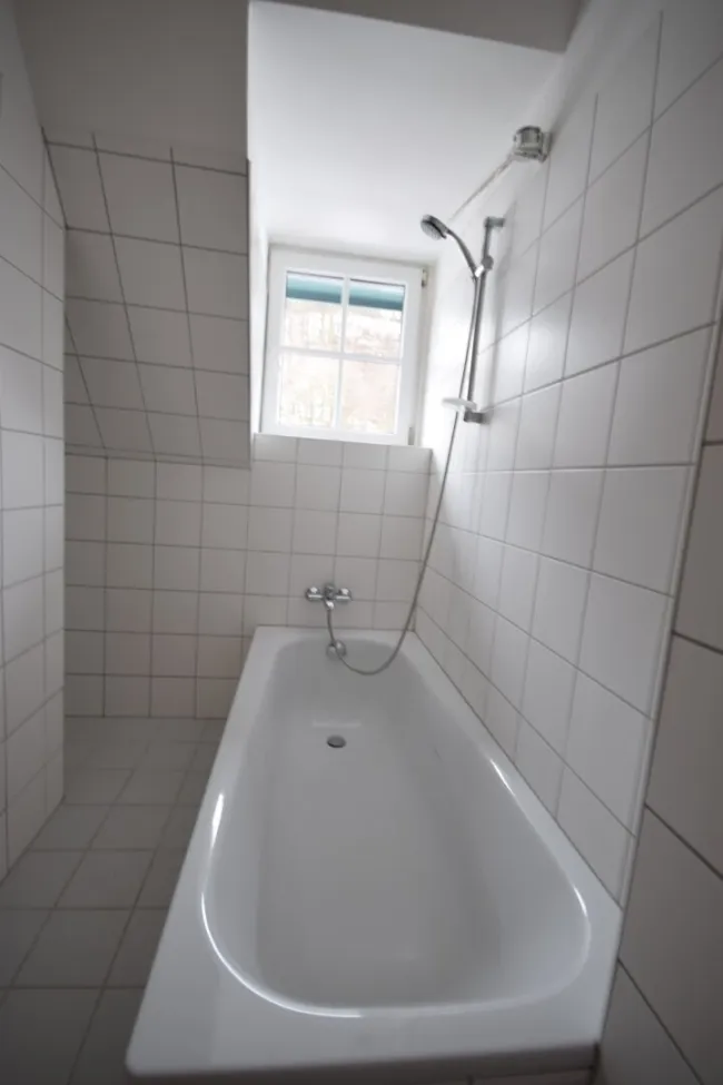 Badezimmer - 2 Zimmer Dachgeschoss Wohnung Miete Parsch Salzburg
