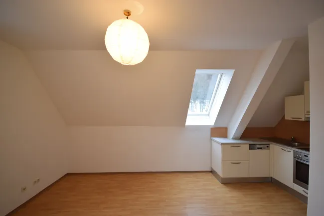 Kochbereich - 2 Zimmer Dachgeschoss Wohnung Miete Parsch Salzburg