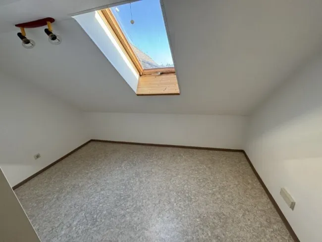 Kinderzimmer - Geräumiges 3 Zimmer Appartement im Dachgeschoss mit PKW-Stellplatz Miete Grödig Salzburg