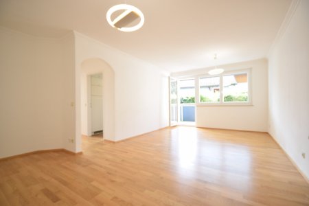 Wohnbereich - Gediegene 3 Zimmer Wohnung mit Balkon und Gartennutzung Miete Oberndorf bei Salzburg