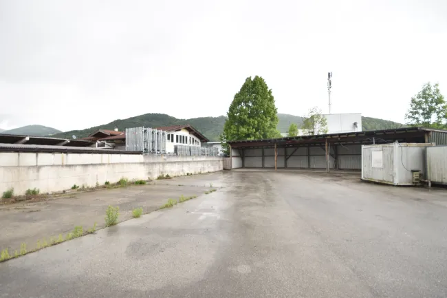 Ansicht - Lagerplatz mit großem Carport und Bürocontainer Pacht Elsbethen Salzburg