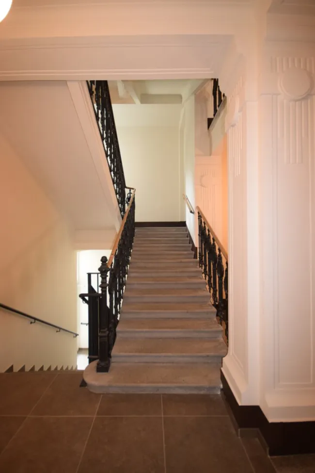 Stiegenhaus - Stadtquartier West - Sanierte 3 Zimmer Altbauetage mit Aufzug Kauf 15. Bezirk Wien