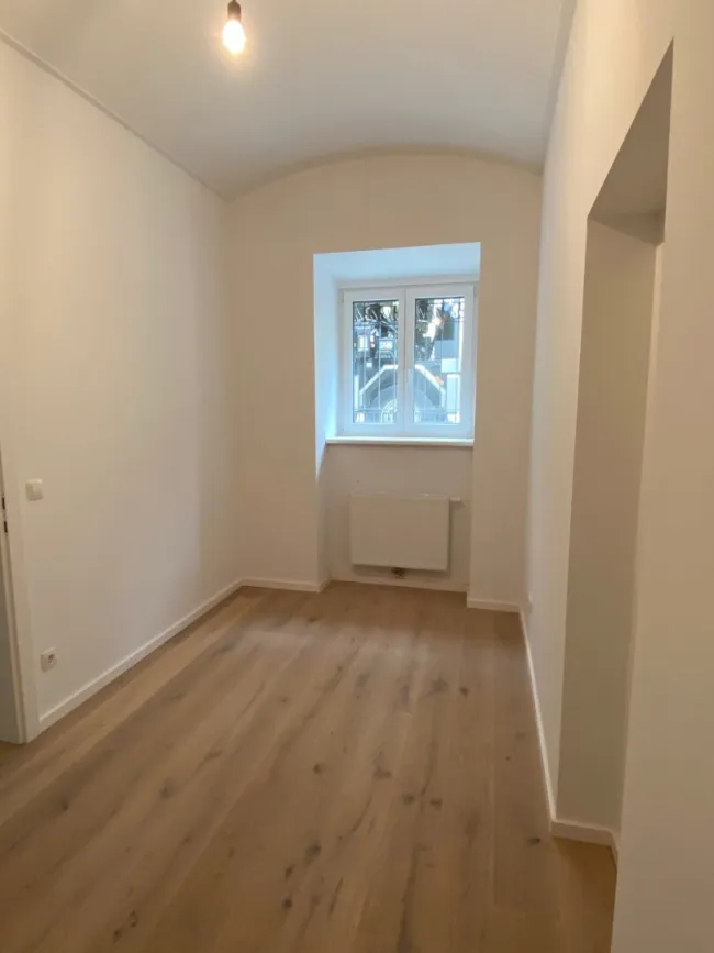 Schlafraum - Kleines neu renoviertes 2 Zimmer Wohnatelier/Loft Kauf 15. Bezirk Wien