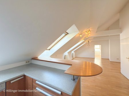 Unter € 3.550/m² beim Bahnhof Floridsdorf | 72 m² DG-Wohnung, 2 Zimmer, sofort beziehbar