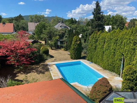 Sehr charmantes Einfamilienhaus mit traumhaftem Pool, Wintergarten, großem Carport und Garten mit einigen Extras