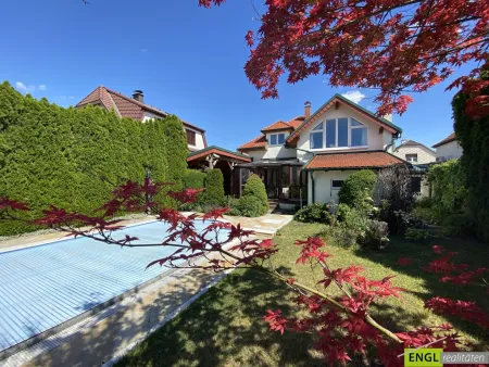 Sehr charmantes Einfamilienhaus mit traumhaftem Pool, Wintergarten, großem Carport und Garten mit einigen Extras