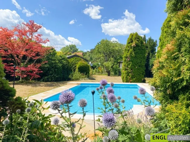 Sehr charmantes Einfamilienhaus mit traumhaftem Pool, Wintergarten, großem Carport und Garten mit einigen Extras - Titelbild