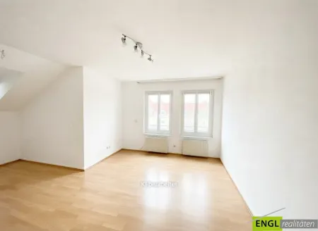 Dachgeschoßwohnung in perfekter Lage - SOFORT VERFÜGBAR