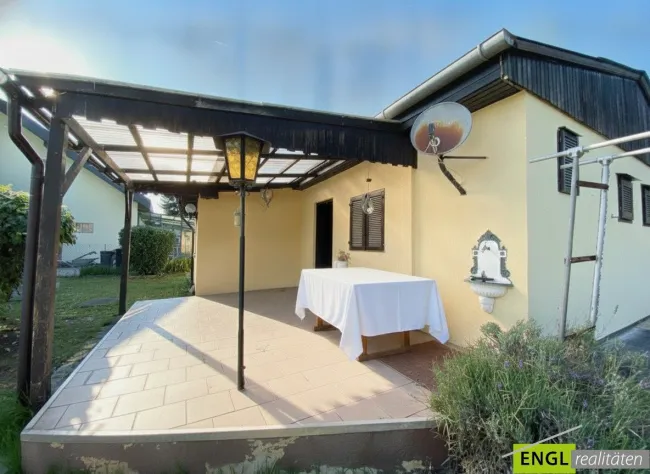 "die Badesaison genießen" Pachtgrund mit Bungalow mit großem Garten und Pool in der Feriensiedlung beim Badeteich Steinbrunn - Titelbild