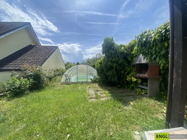 "die Badesaison genießen" Pachtgrund mit Bungalow mit großem Garten und Pool in der Feriensiedlung beim Badeteich Steinbrunn - Bild