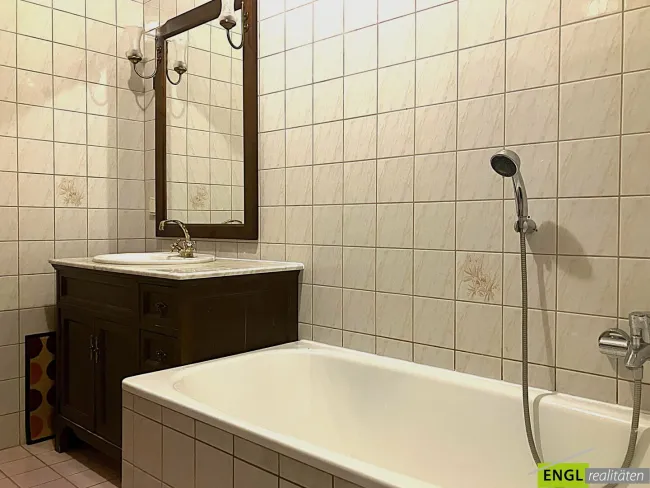 Badezimmer mit Wanne