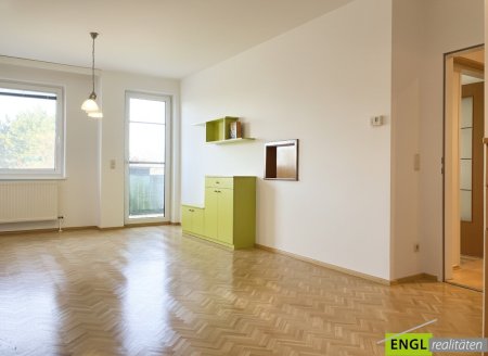 Wohnzimmer mit Balkonausgang