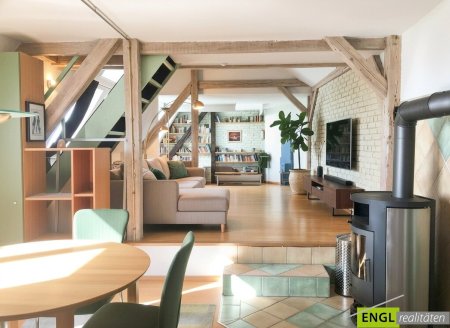 Gemütliches 3 Zimmerwohnung im Dachgeschoss perfekt für Künstler, Single, Paare und kleine Familie