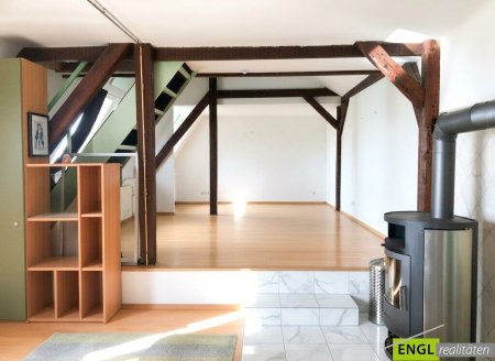 Gemütliches 3 Zimmerwohnung im Dachgeschoss perfekt für Künstler, Single, Paare und kleine Familie