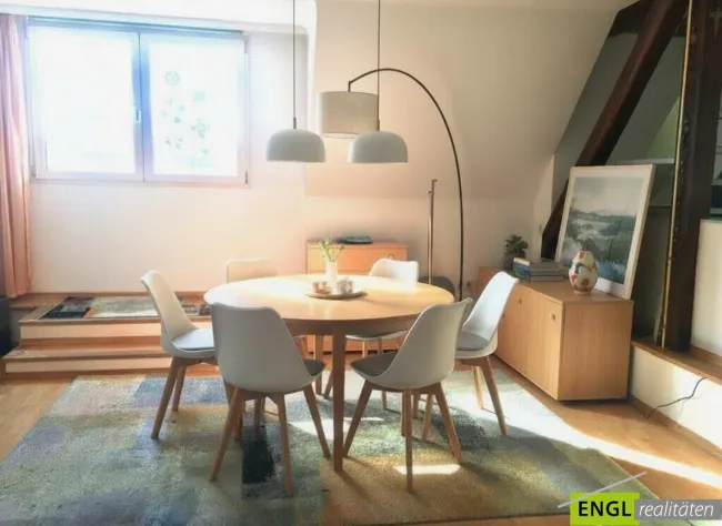 Gemütliches 3 Zimmerwohnung im Dachgeschoss perfekt für Künstler, Single, Paare und kleine Familie - Bild