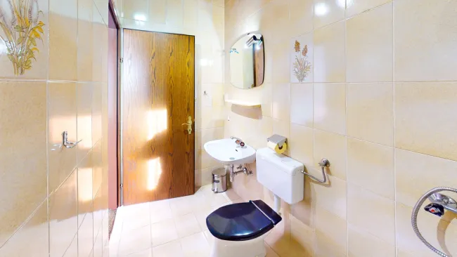 Badezimmer Gästezimmer 2 (EG)