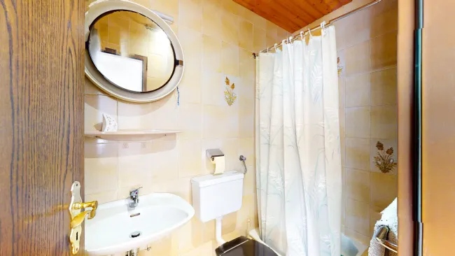 Badezimmer Gästezimmer 1 (EG)