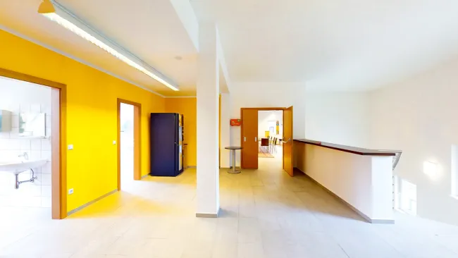 Foyer mit Blick zum Seminarraum und den WC's