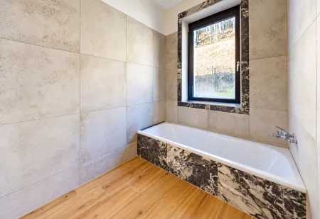 Badezimmer (EG)