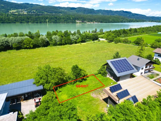 Luftbild mit eingezeichnetem Grundstück