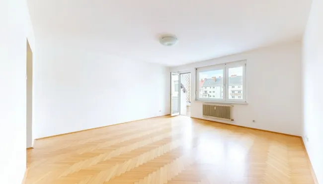 Ausstattungsbeispiel Wohnzimmer mit Westbalkon - KI-VISUALISIERT