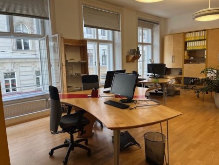 Großzügiges 178 m² Büro in repräsentativem Stilaltbau Nähe Seilerstätte!