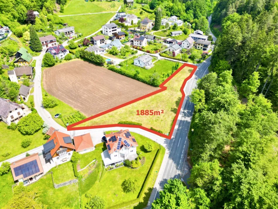 Luftbild mit eingezeichnetem Grundstück