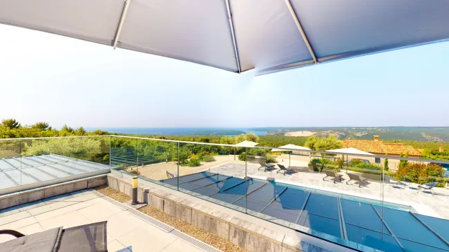 Sitzplatz/Pool mit Meerblick - Haus oben