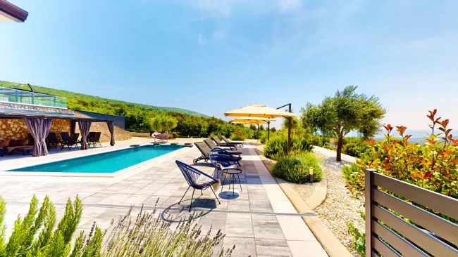 Sitzplatz/Pool mit Meerblick - Haus unten